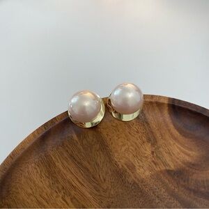 3/$20 Cream White Glass Mabe Pearl Wave Gold Disk Design Earrings